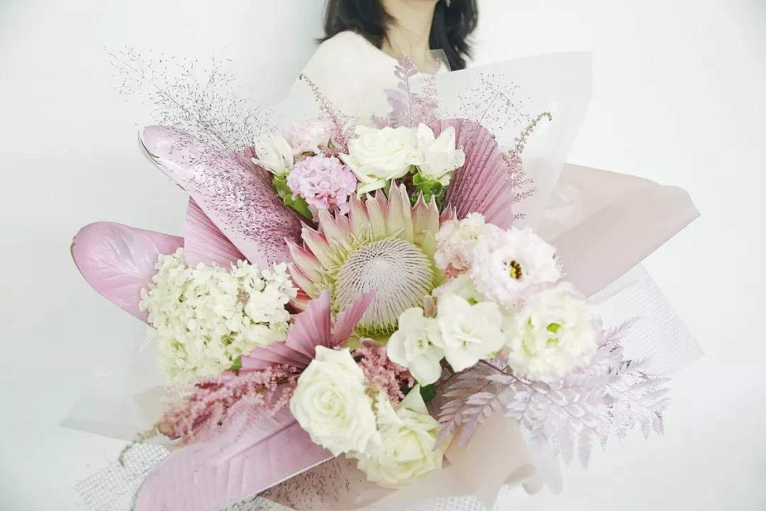 秋冬時(shí)節(jié)，粉藍(lán)色治愈系花禮上線，一秒抓住顧客的心