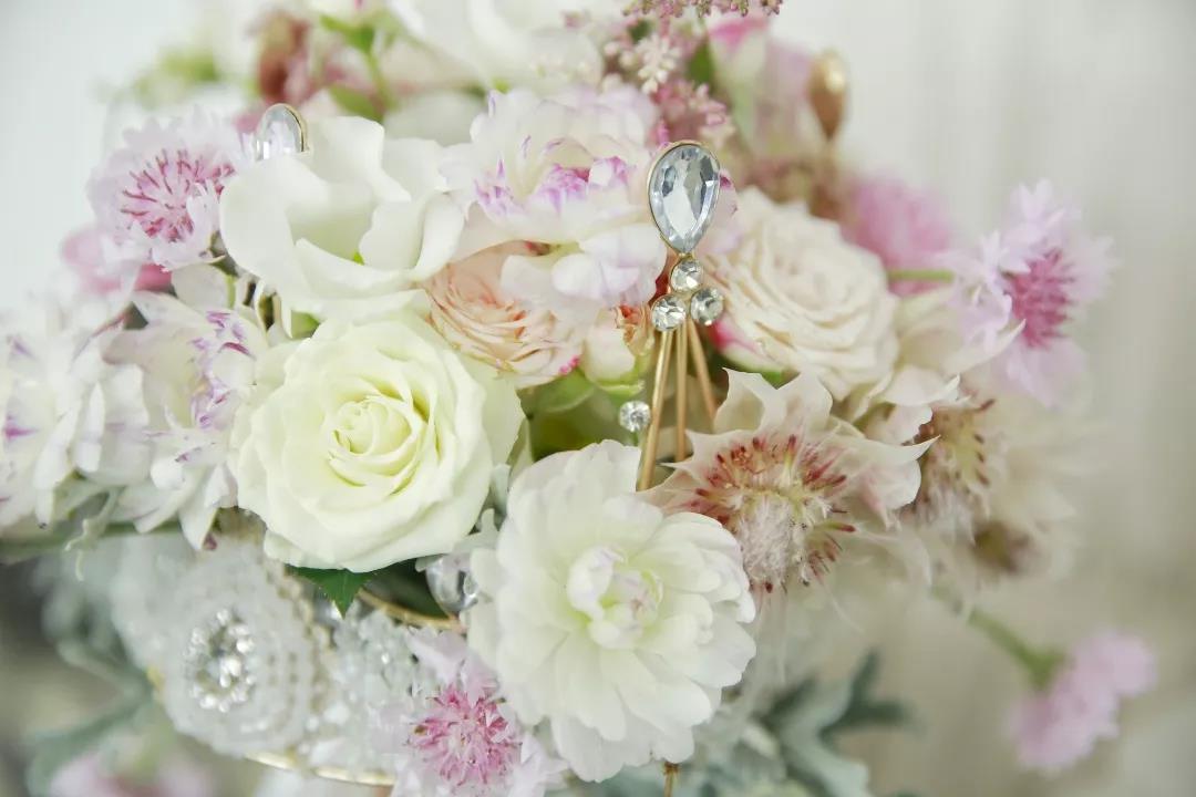 秋冬時(shí)節(jié)，粉藍(lán)色治愈系花禮上線，一秒抓住顧客的心