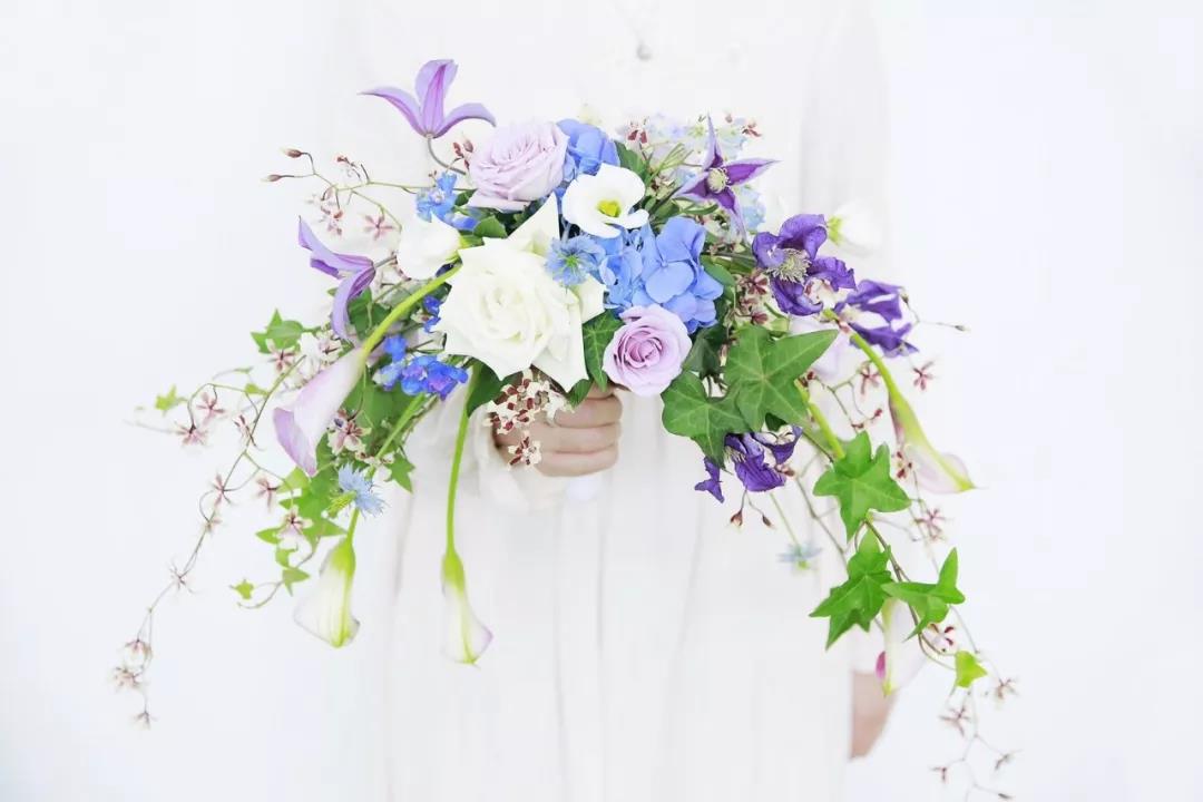 秋冬時(shí)節(jié)，粉藍(lán)色治愈系花禮上線，一秒抓住顧客的心