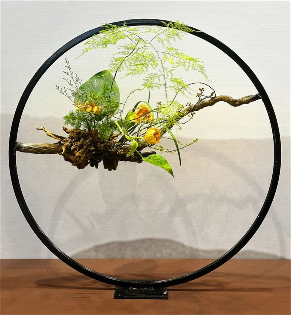 【采薇專欄】傳統(tǒng)插花要破圈兒？17個(gè)流派、名師的200個(gè)作品點(diǎn)亮南京“最美花展”