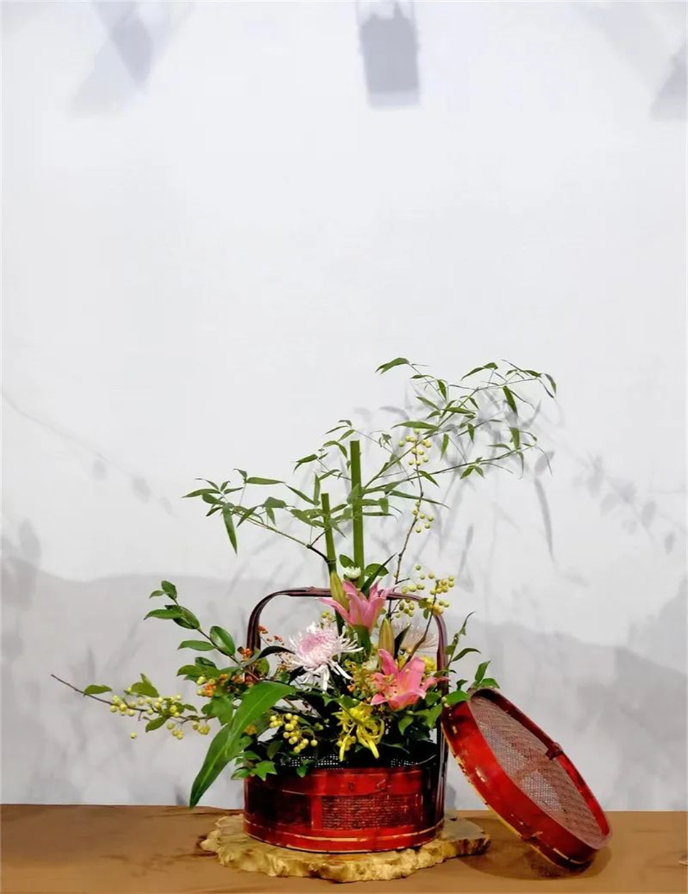 【采薇專欄】傳統(tǒng)插花要破圈兒？17個(gè)流派、名師的200個(gè)作品點(diǎn)亮南京“最美花展”