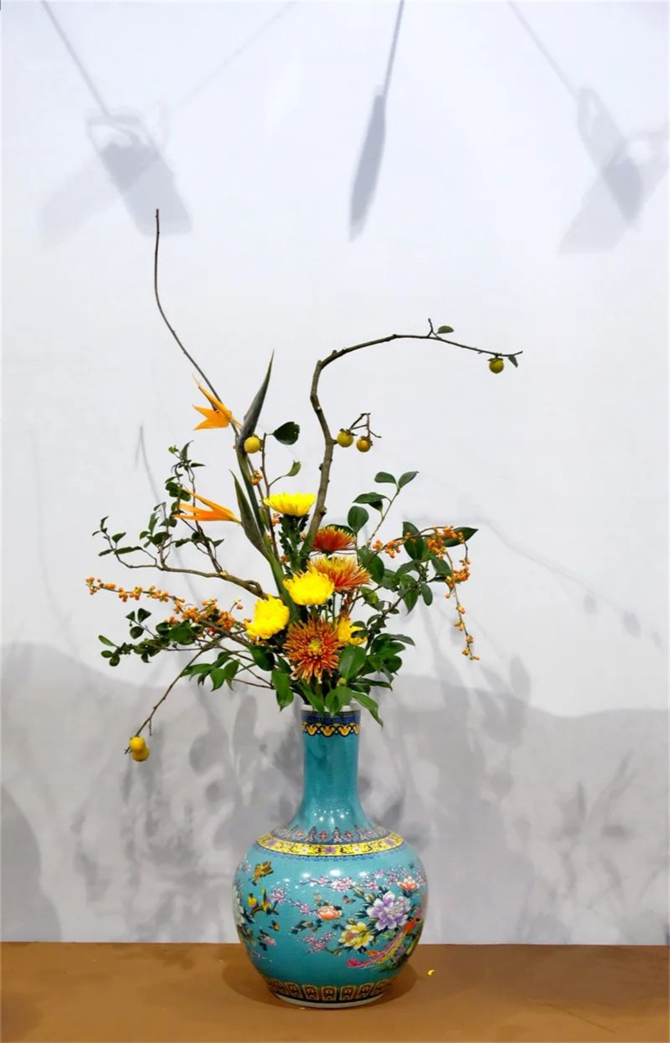 【采薇專欄】傳統(tǒng)插花要破圈兒？17個(gè)流派、名師的200個(gè)作品點(diǎn)亮南京“最美花展”