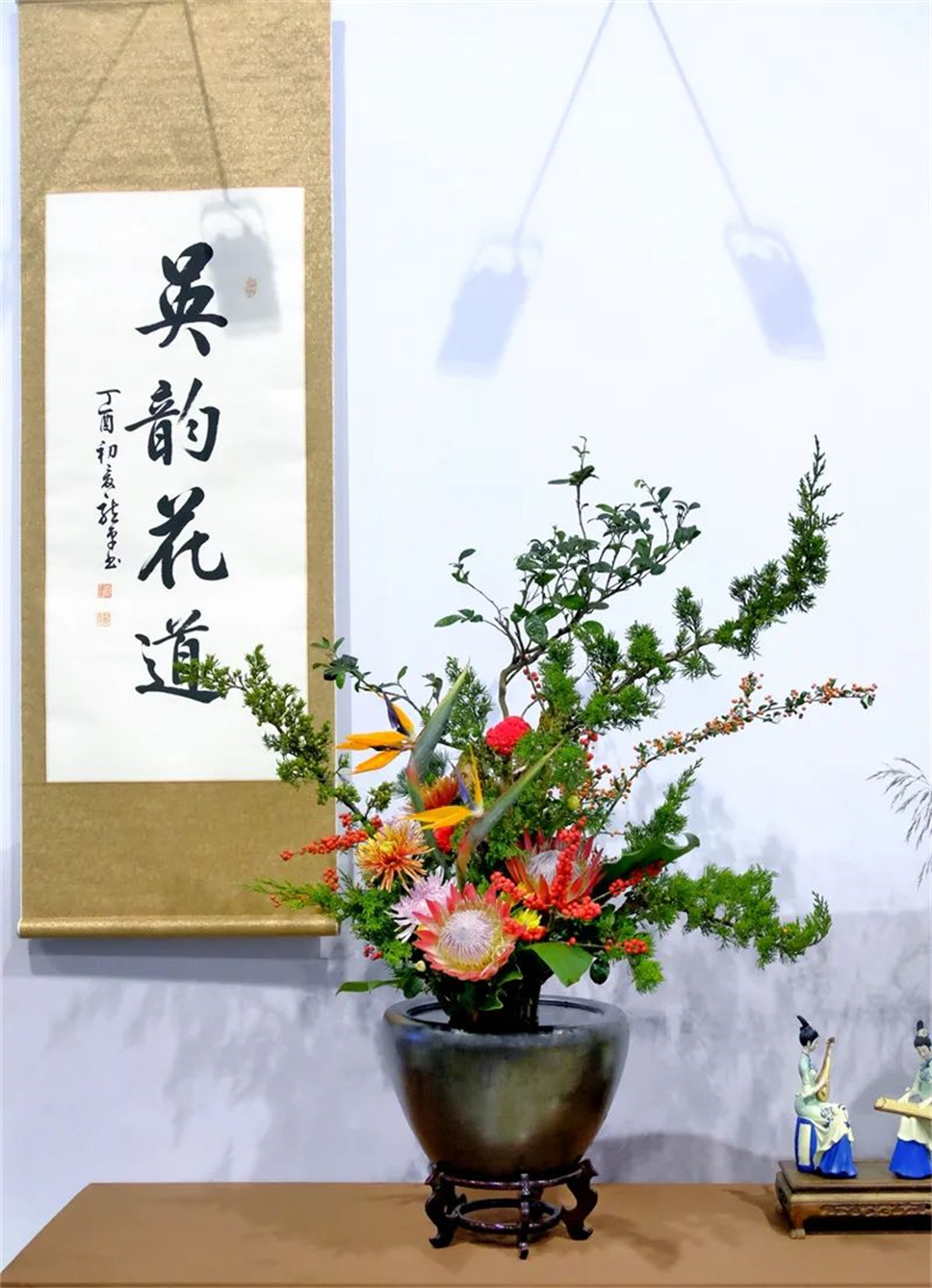 【采薇專欄】傳統(tǒng)插花要破圈兒？17個(gè)流派、名師的200個(gè)作品點(diǎn)亮南京“最美花展”