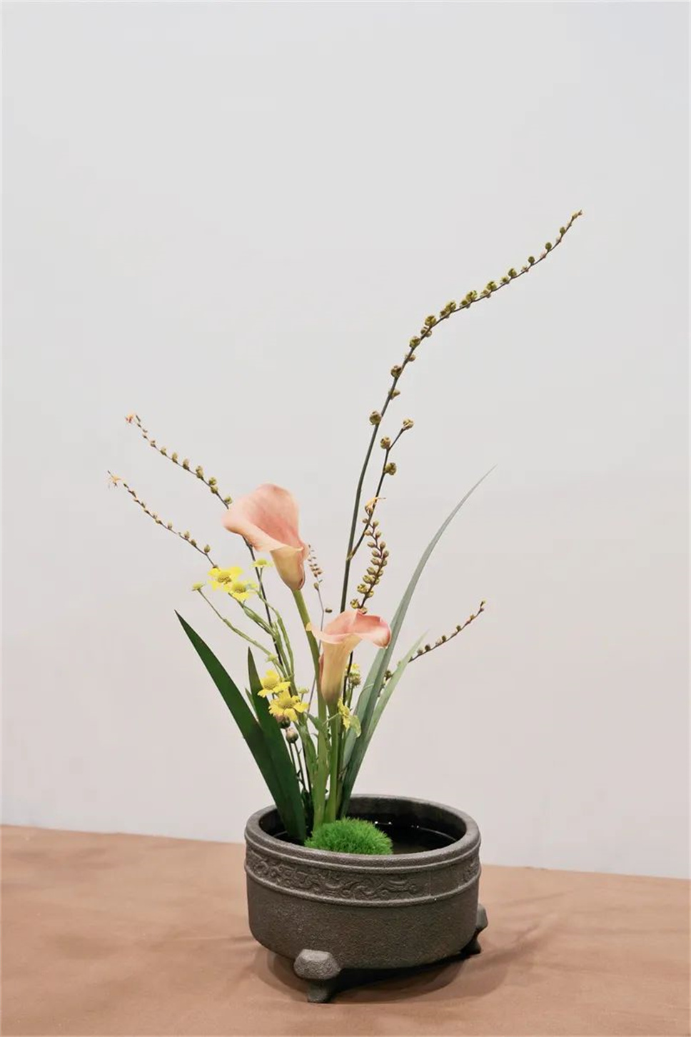 【采薇專欄】傳統(tǒng)插花要破圈兒？17個(gè)流派、名師的200個(gè)作品點(diǎn)亮南京“最美花展”