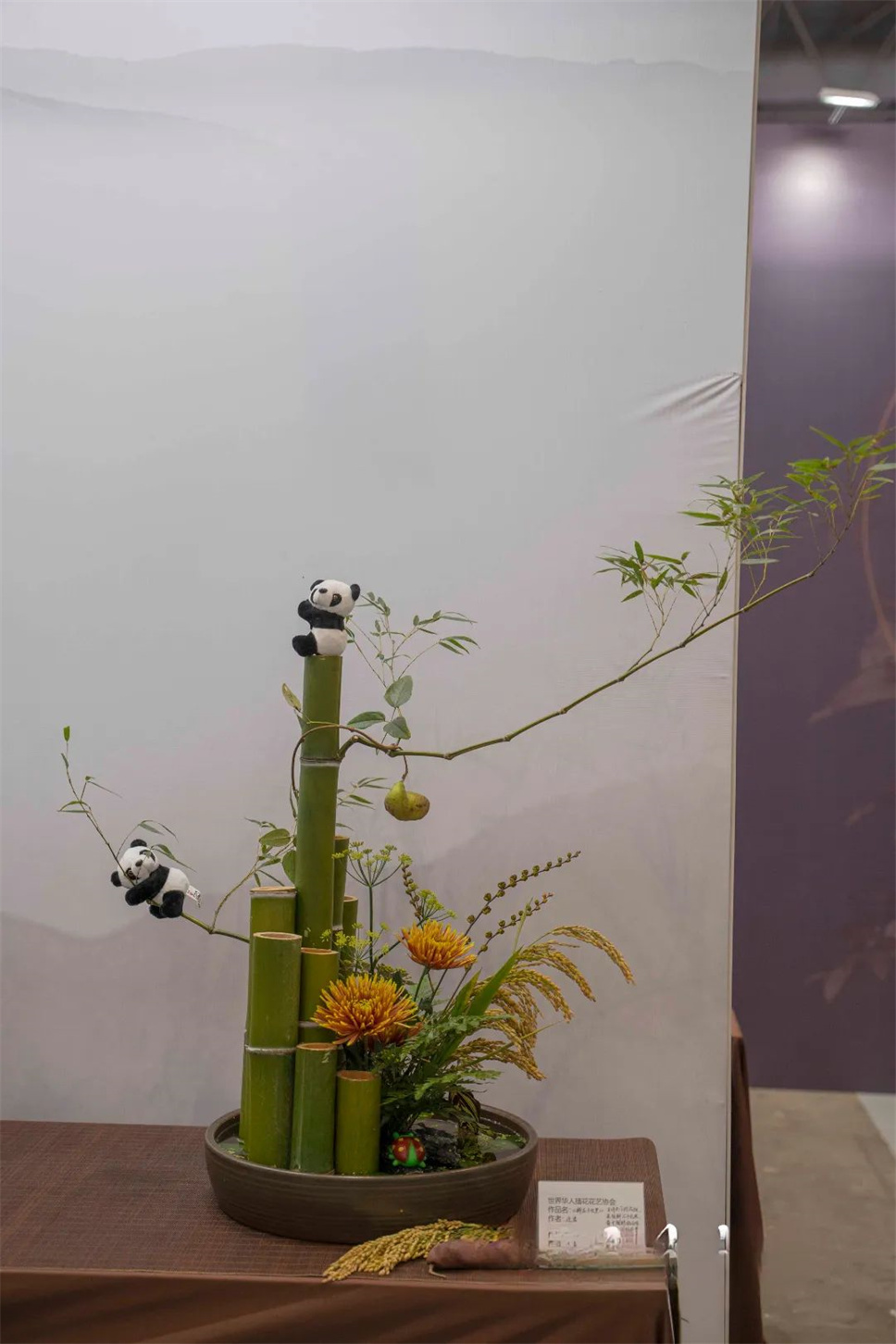 【采薇專欄】傳統(tǒng)插花要破圈兒？17個(gè)流派、名師的200個(gè)作品點(diǎn)亮南京“最美花展”