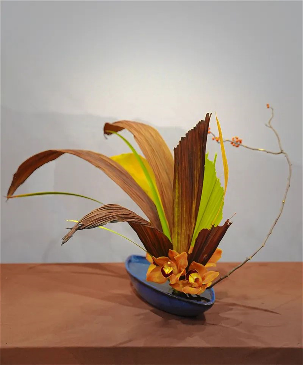 【采薇專欄】傳統(tǒng)插花要破圈兒？17個(gè)流派、名師的200個(gè)作品點(diǎn)亮南京“最美花展”