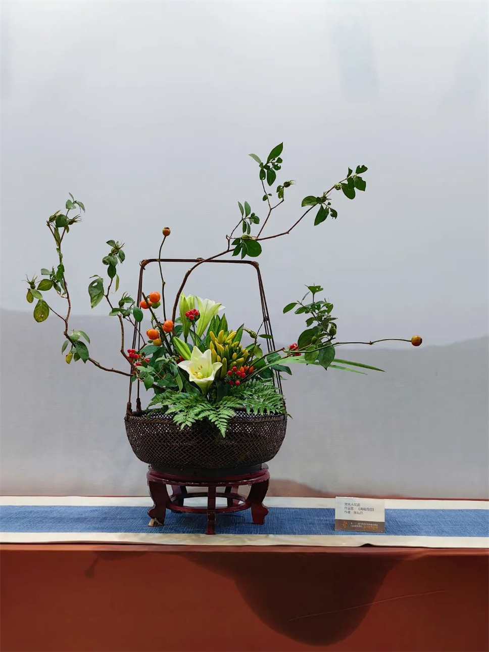 【采薇專欄】傳統(tǒng)插花要破圈兒？17個(gè)流派、名師的200個(gè)作品點(diǎn)亮南京“最美花展”