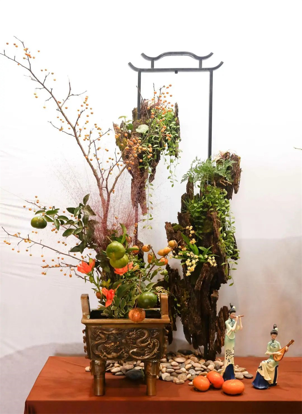 【采薇專欄】傳統(tǒng)插花要破圈兒？17個(gè)流派、名師的200個(gè)作品點(diǎn)亮南京“最美花展”