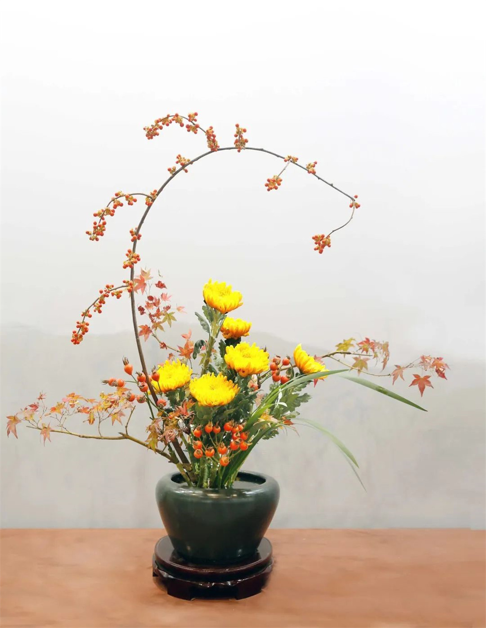 【采薇專欄】傳統(tǒng)插花要破圈兒？17個(gè)流派、名師的200個(gè)作品點(diǎn)亮南京“最美花展”