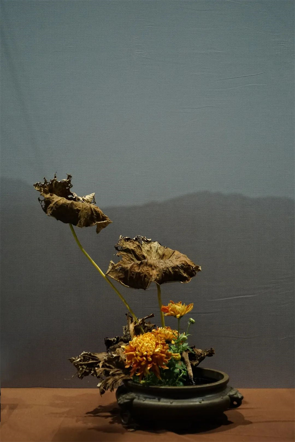 【采薇專欄】傳統(tǒng)插花要破圈兒？17個(gè)流派、名師的200個(gè)作品點(diǎn)亮南京“最美花展”